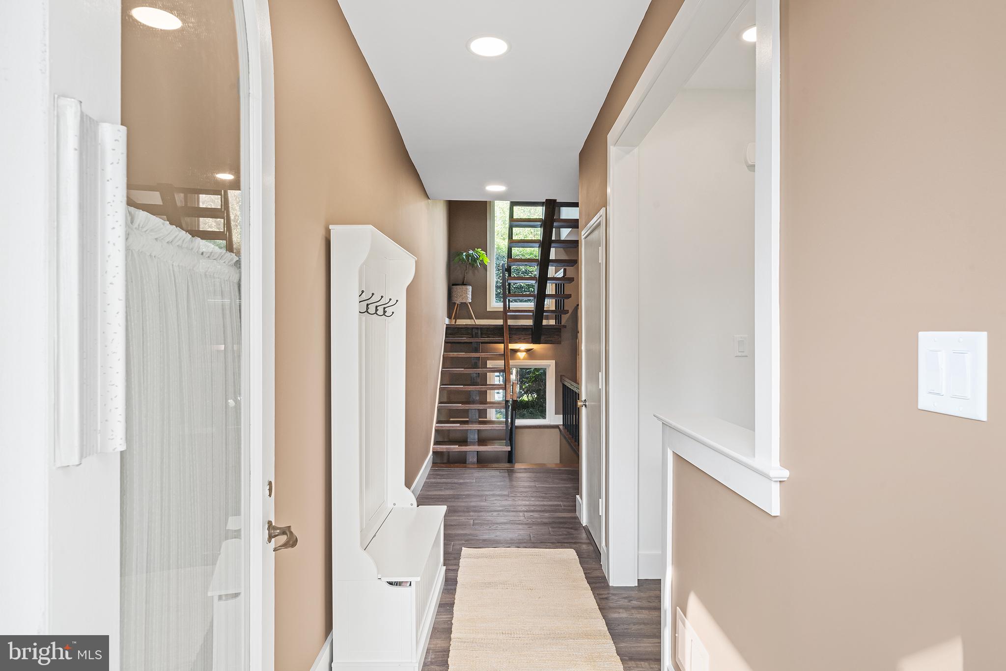 11 Brettagne Devon, PA 19333 - Photo 5 of 39 Welcoming front entry way