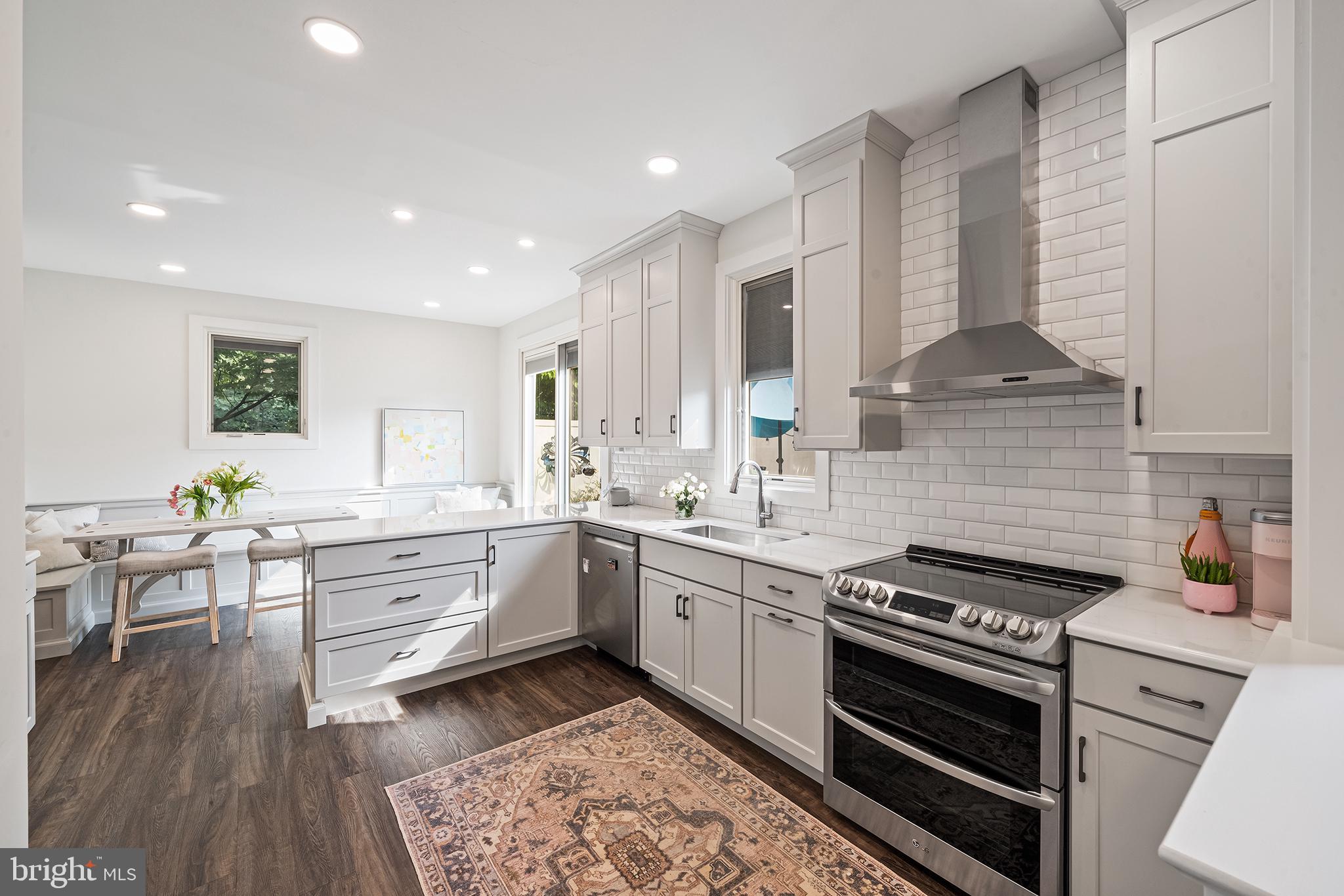 11 Brettagne Devon, PA 19333 - Photo 7 of 39 Brand new kitchen, installed 2021/2022