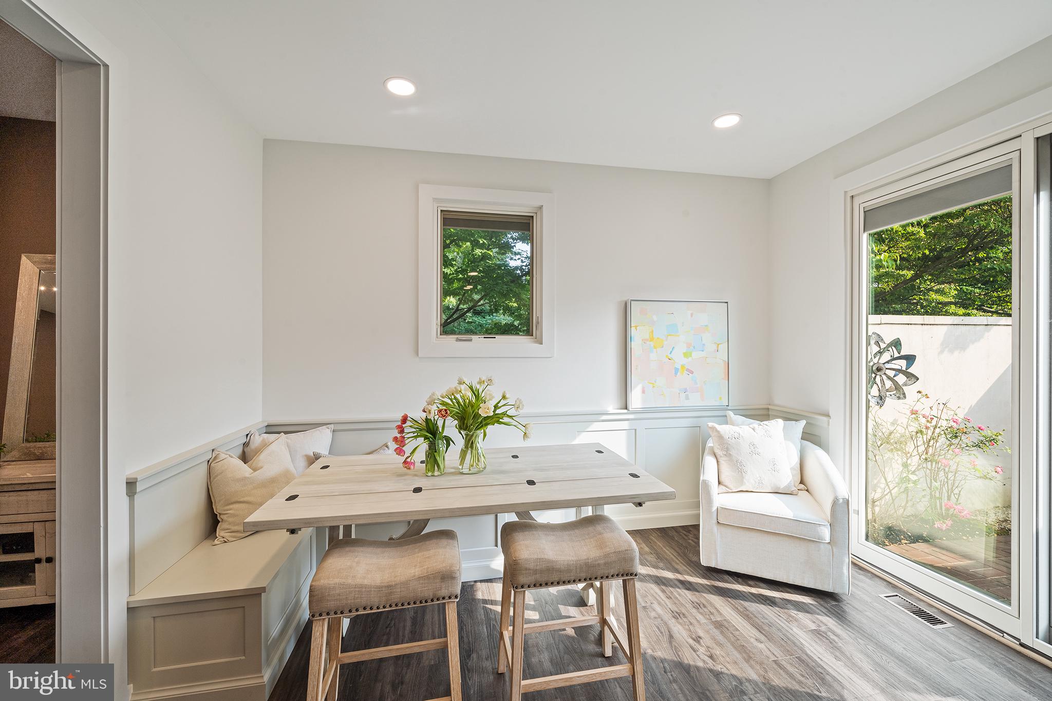 11 Brettagne Devon, PA 19333 - Photo 10 of 39 Custom built-in dining area