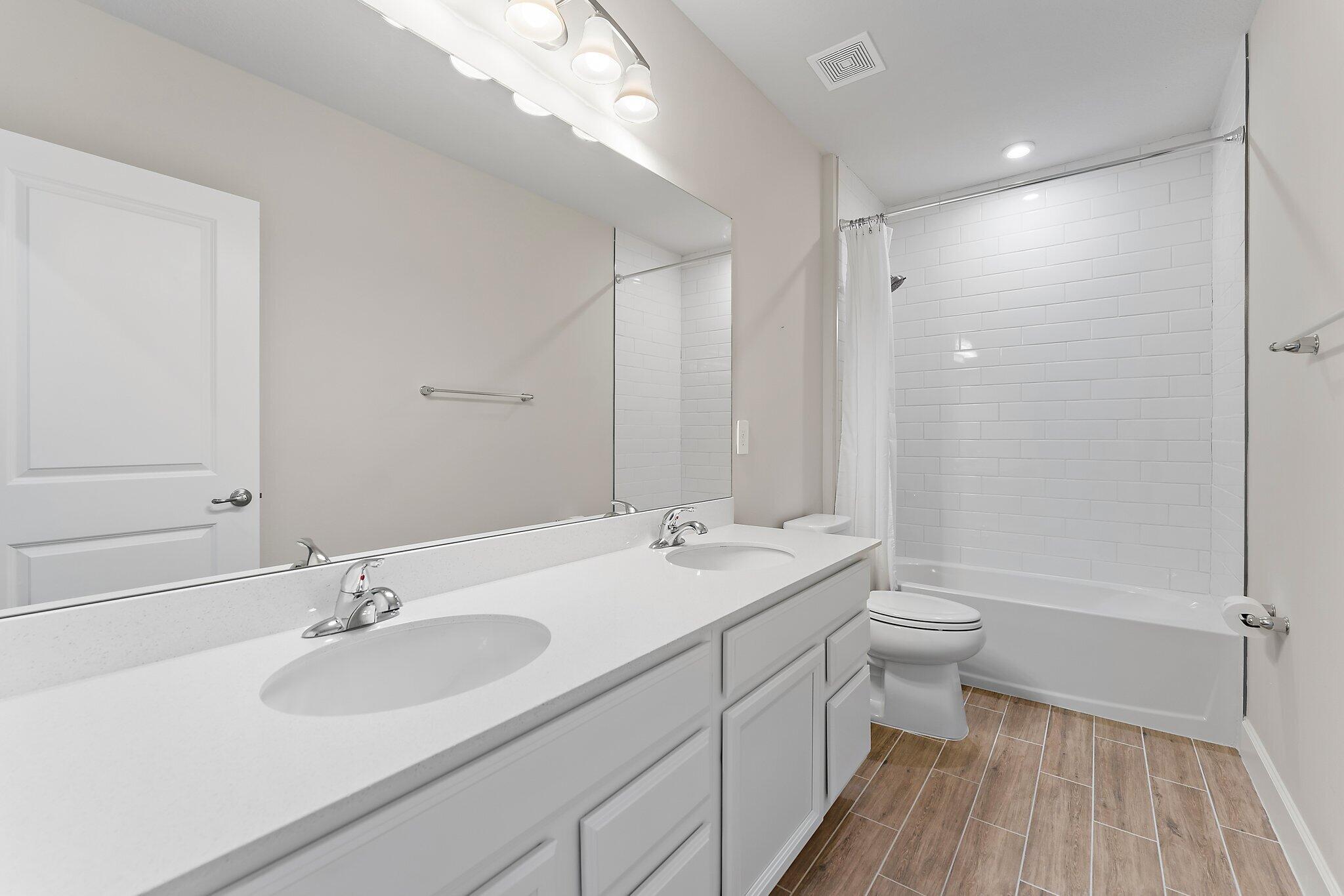 210 Southwest Pomeroy Street Stuart, FL 34997 - Photo 32 of 59 Upstairs Bath