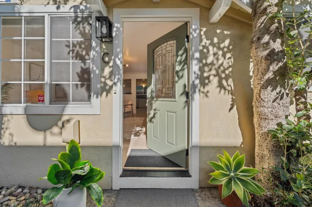 $818,000 | 5242 Miles Avenue, Unit C, Oakland, CA 94618