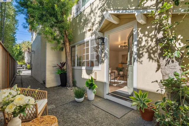 $818,000 | 5242 Miles Avenue, Unit C, Oakland, CA 94618