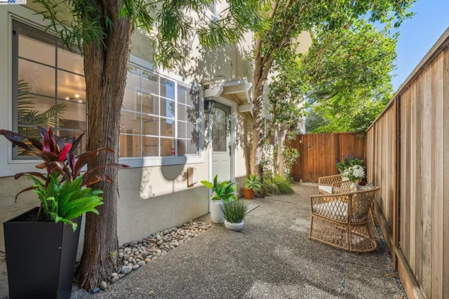 $818,000 | 5242 Miles Avenue, Unit C, Oakland, CA 94618