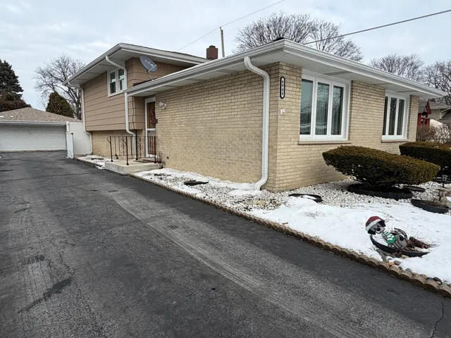 $349,900 | 6944 West 106th Place, Worth, IL 60482