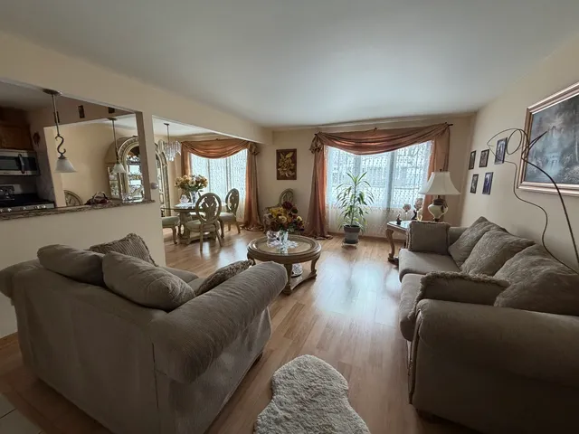 $349,900 | 6944 West 106th Place, Worth, IL 60482