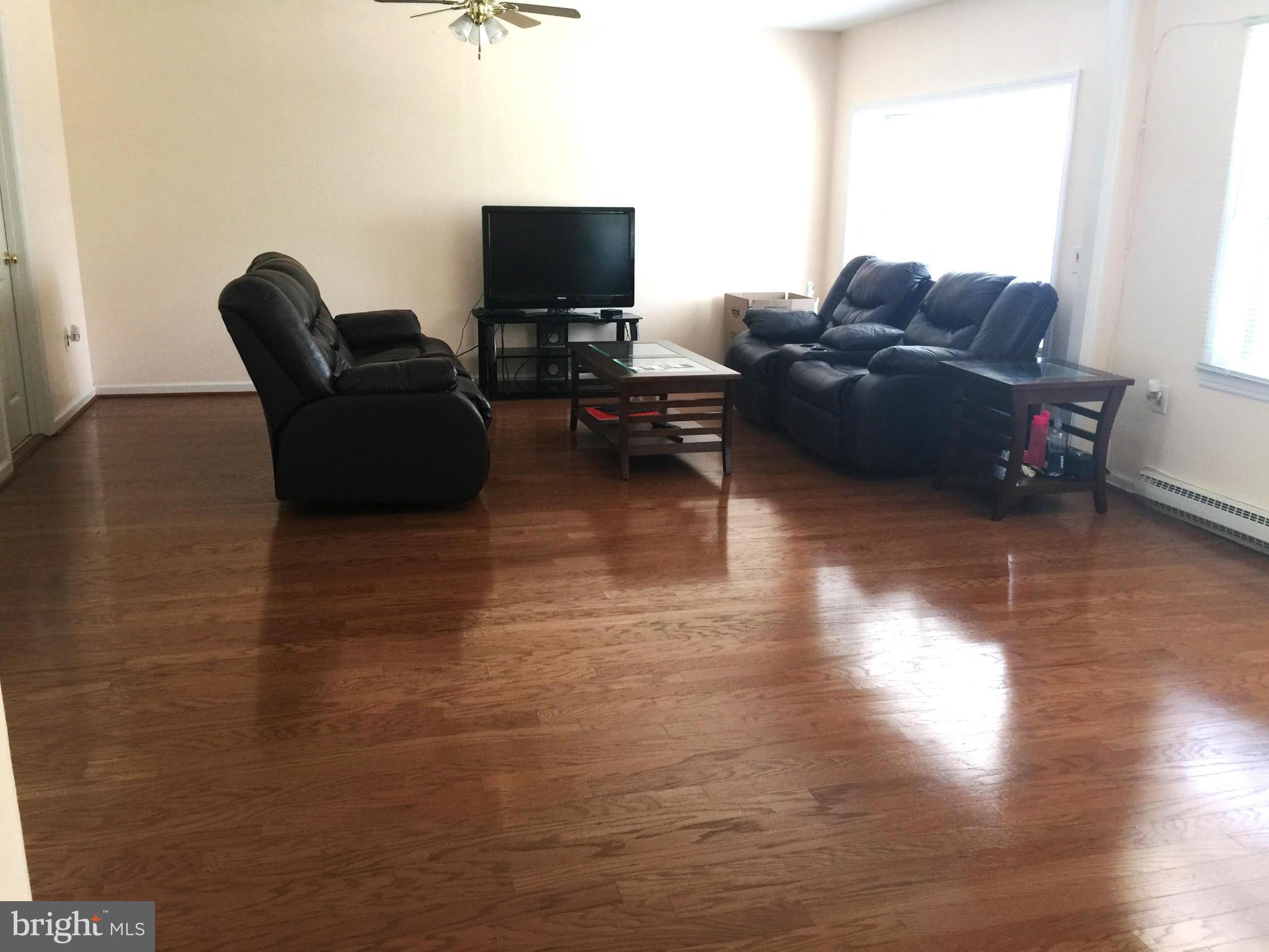 401 Williamsburg Road Sterling, VA 20164 - Photo 3 of 10 Living Room