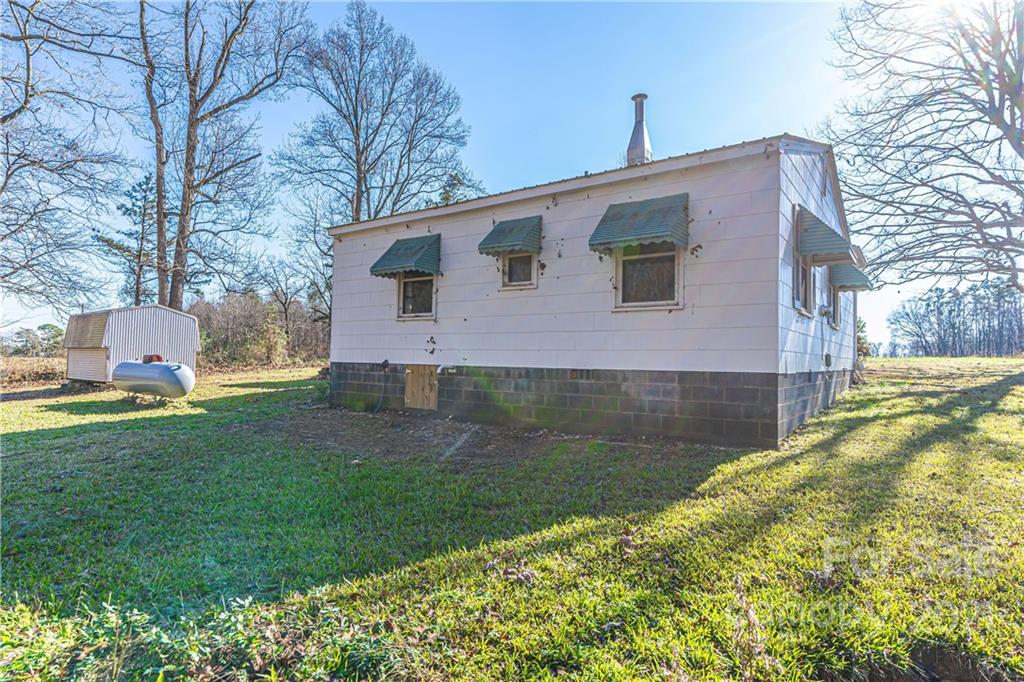 147 Davis Road Seagrove, NC 27341 - Photo 10 of 31 a view of house with backyard