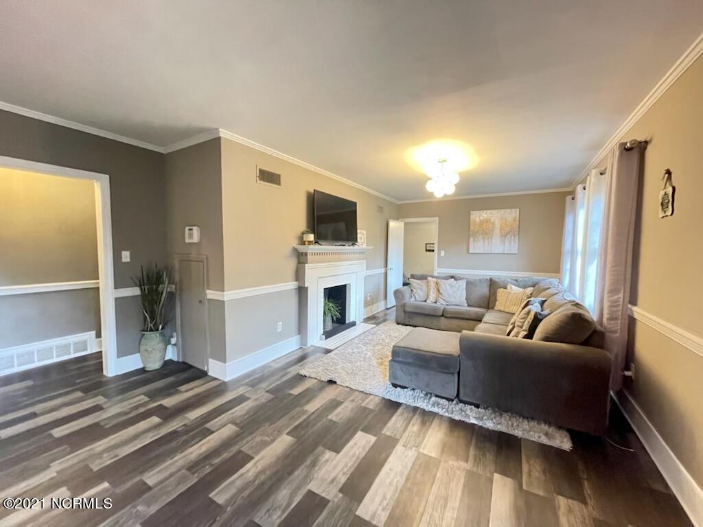 332 Fifth Street Ayden, NC 28513 - Photo 8 of 36 Living Room