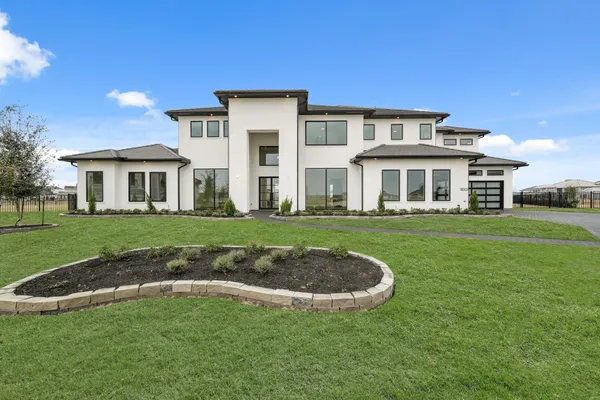 a view of house with a yard