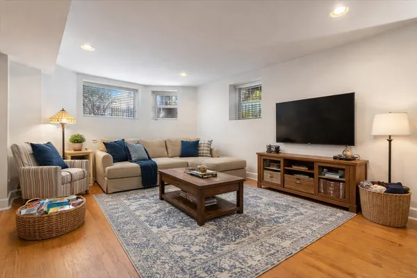 $749,500 | 4950 North Winchester Avenue, Unit 1, Chicago, IL 60640