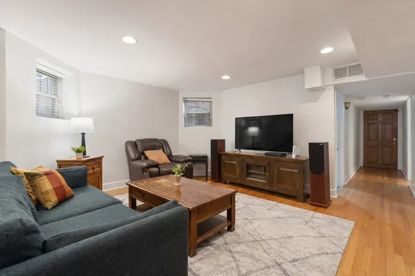 $749,500 | 4950 North Winchester Avenue, Unit 1, Chicago, IL 60640