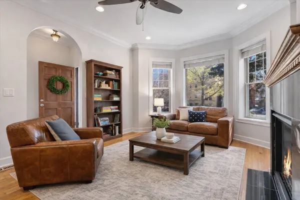 $749,500 | 4950 North Winchester Avenue, Unit 1, Chicago, IL 60640