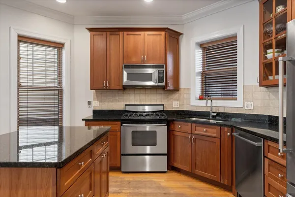 $749,500 | 4950 North Winchester Avenue, Unit 1, Chicago, IL 60640