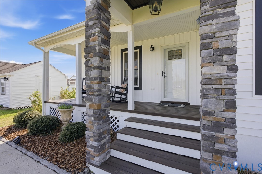 2092 Leigh Mountain Road Green Bay, VA 23942 - Photo 11 of 72 a front view of a house with a yard