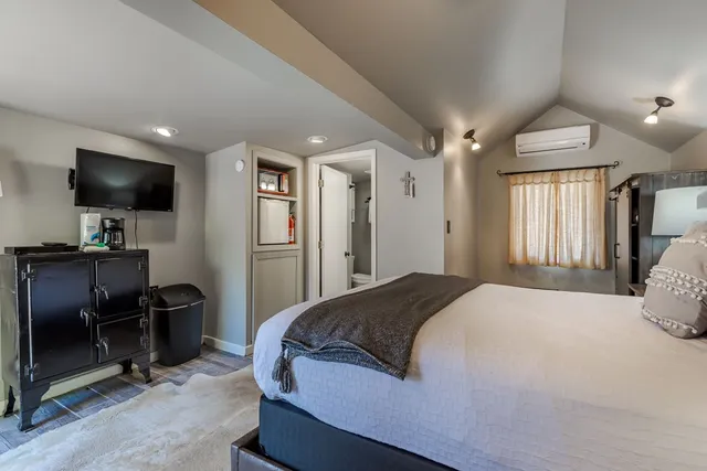 $1,400,000 | 514 West Austin Street, Fredericksburg, TX 78624