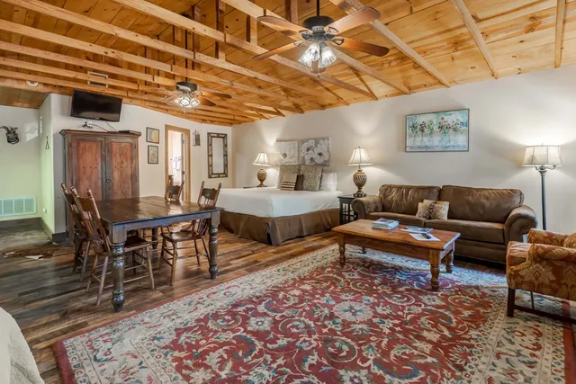 $1,400,000 | 514 West Austin Street, Fredericksburg, TX 78624