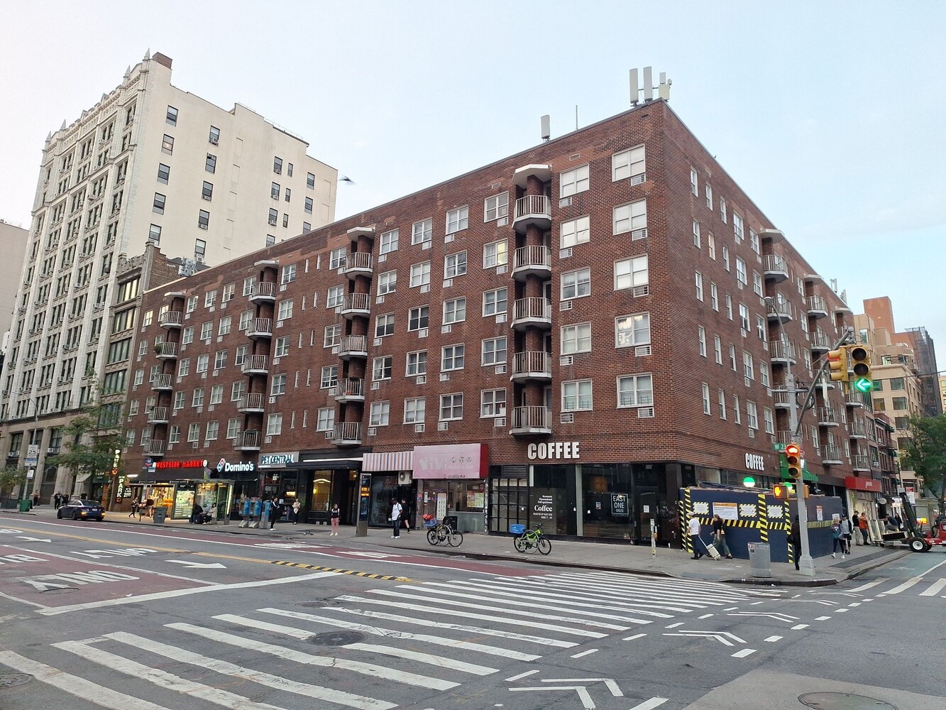 170 West 23rd Street, Unit 6J Manhattan, NY 10011 - Photo 1 of 4 a front view of a building