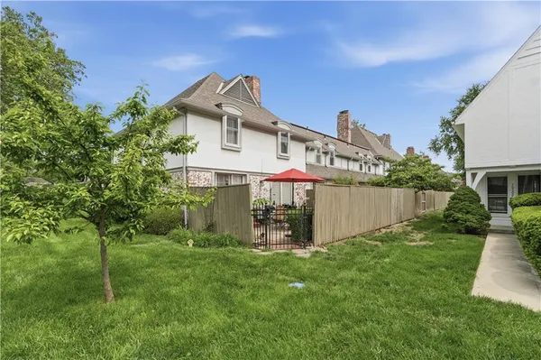 $225,000 | 7709 West 102nd Street, Overland Park, KS 66212