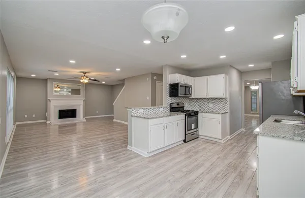 $2,625 | 2005 Village Park Drive, Missouri City, TX 77489
