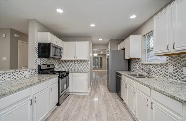 $2,625 | 2005 Village Park Drive, Missouri City, TX 77489