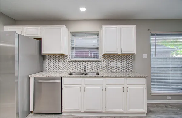 $2,625 | 2005 Village Park Drive, Missouri City, TX 77489
