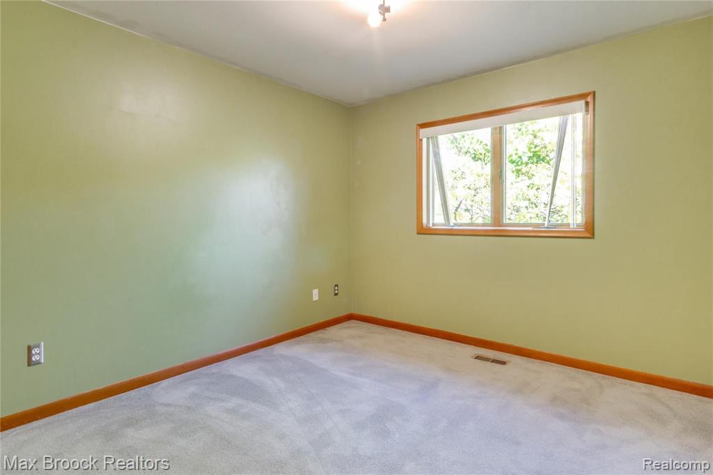 919 Spring Street Howell, MI 48843 - Photo 22 of 43