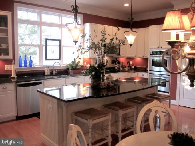 9038 Roaring Spring Loop Bristow, VA 20136 - Photo 2 of 30 Kitchen
