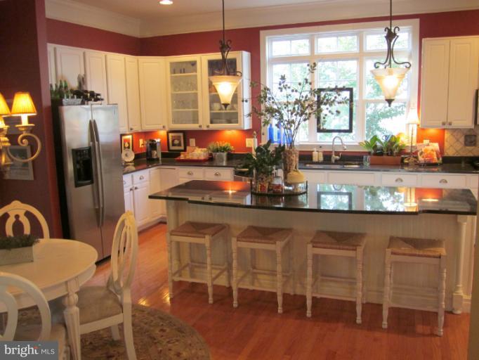 9038 Roaring Spring Loop Bristow, VA 20136 - Photo 17 of 30 Kitchen