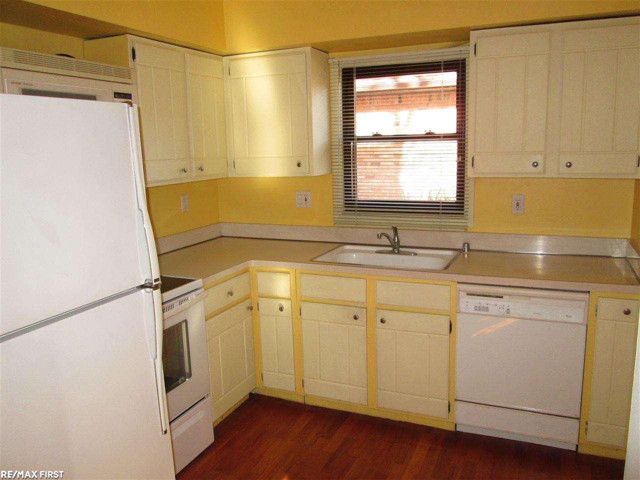 5075 Crooks Road Royal Oak, MI 48073 - Photo 4 of 14 31312759-3.JPG