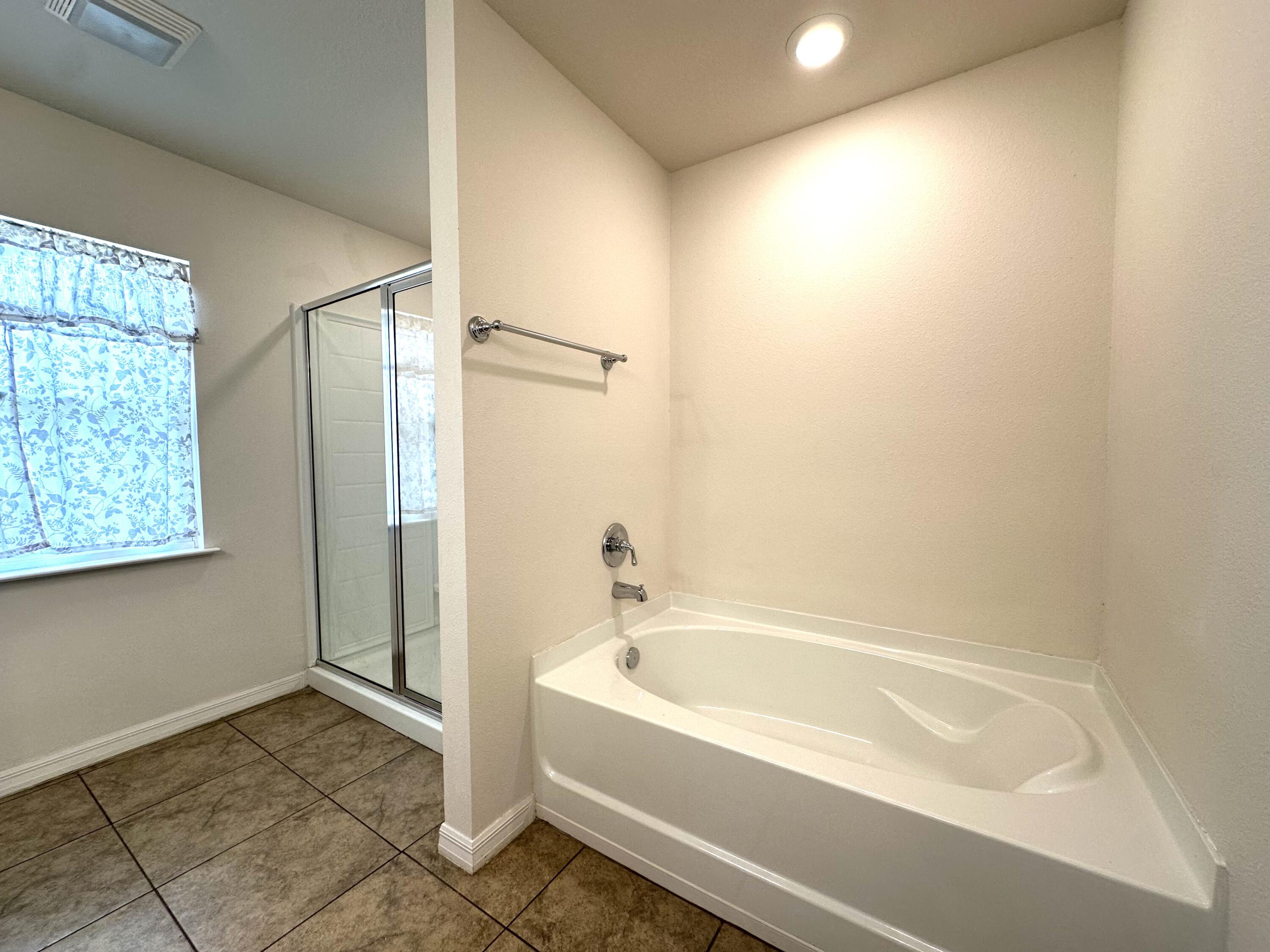 15211 Southwest 65th Ter Road Ocala, FL 34473 - Photo 14 of 22 Soaking Bathtub