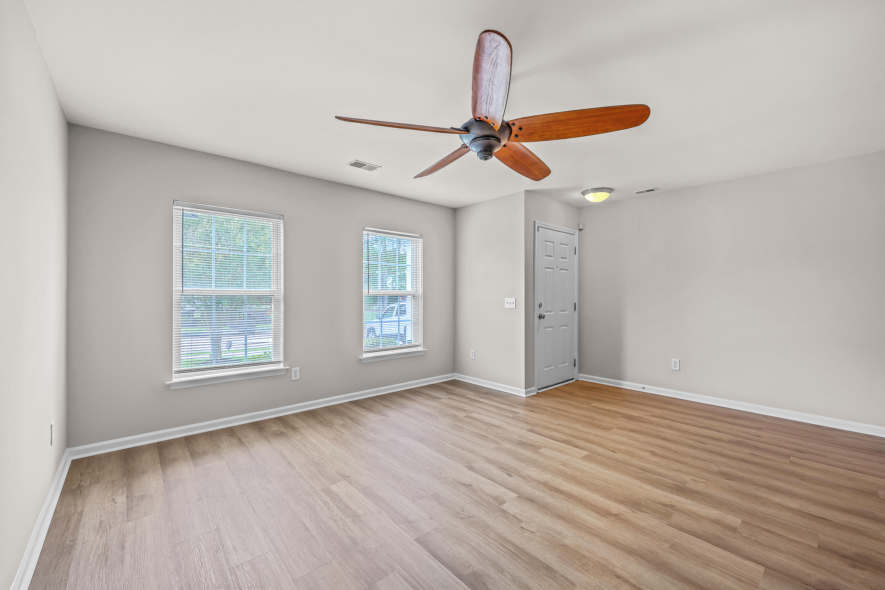 103 Avalon Road Summerville, SC 29483 - Photo 7 of 28 ZYN_3469_70_71_72_73_74_75