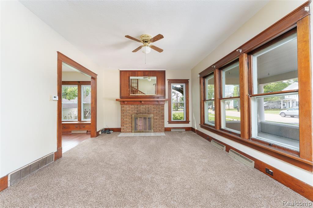712 East Grand River Road Fowlerville, MI 48836 - Photo 3 of 34