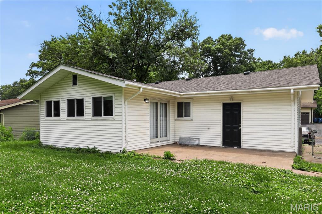 1027 Renshaw Drive Ferguson, MO 63135 - Photo 31 of 33
