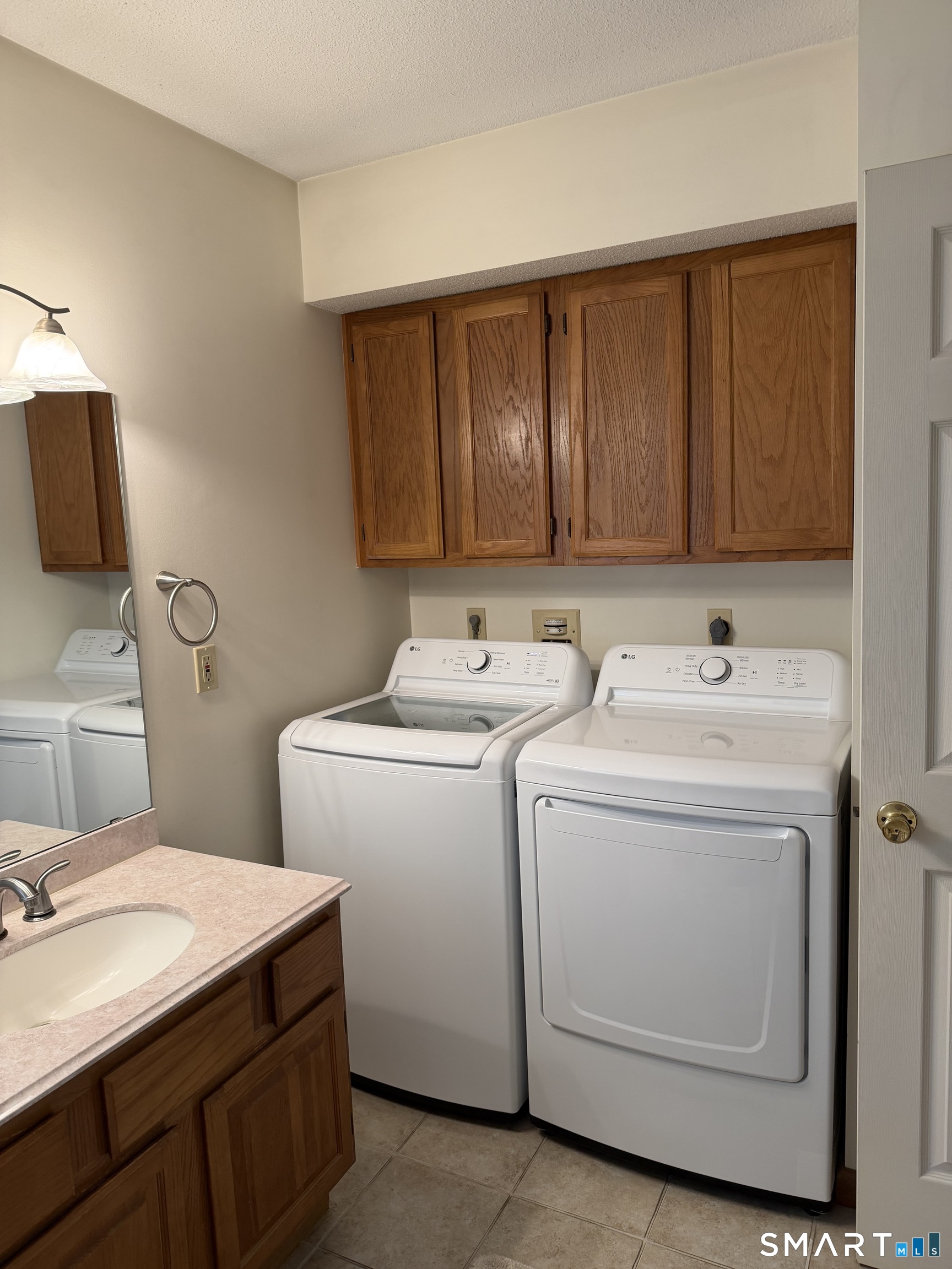102 North Maple Street, Unit 6B Enfield, CT 06082 - Photo 15 of 18