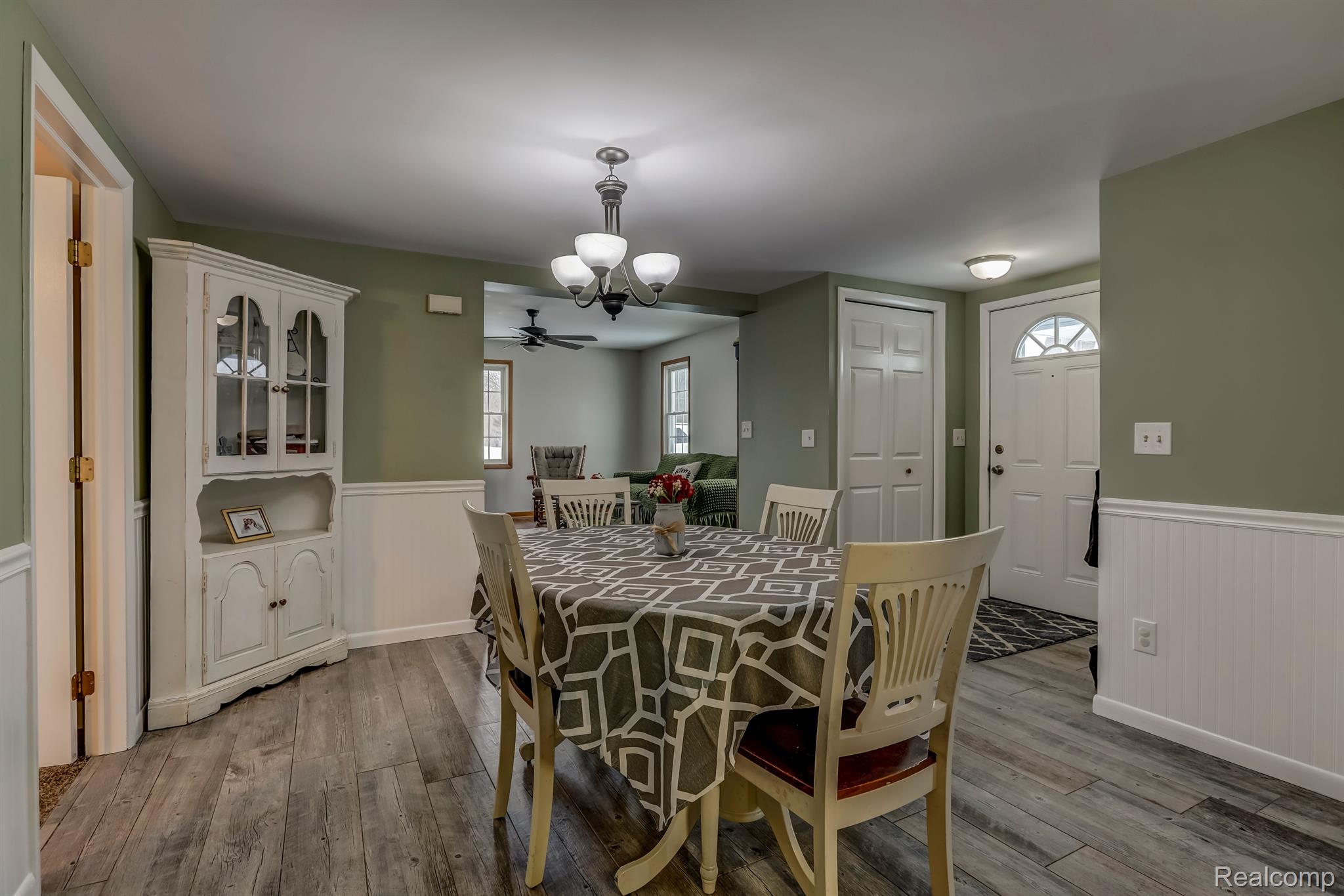 12340 McCrone Road Milan, MI 48160 - Photo 6 of 25 Dining room off kitchen and living room
