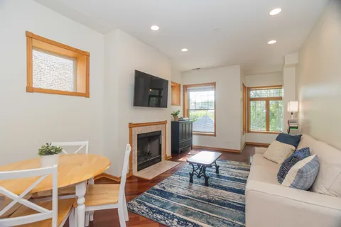 $350,000 | 6151 North Glenwood Avenue, Unit 205, Chicago, IL 60660