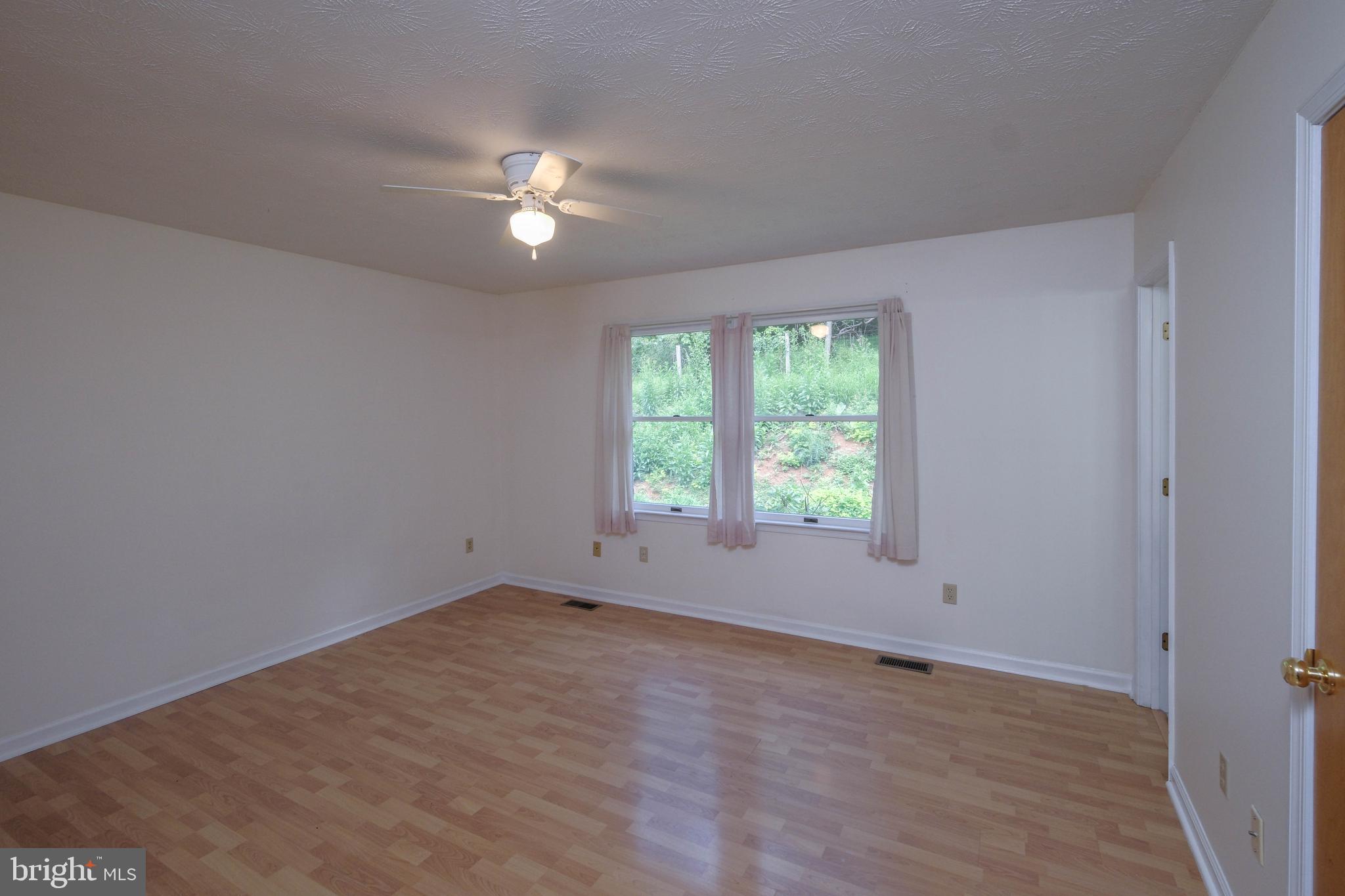 22 Wealthy Road Linden, VA 22642 - Photo 30 of 92 Primary bedroom