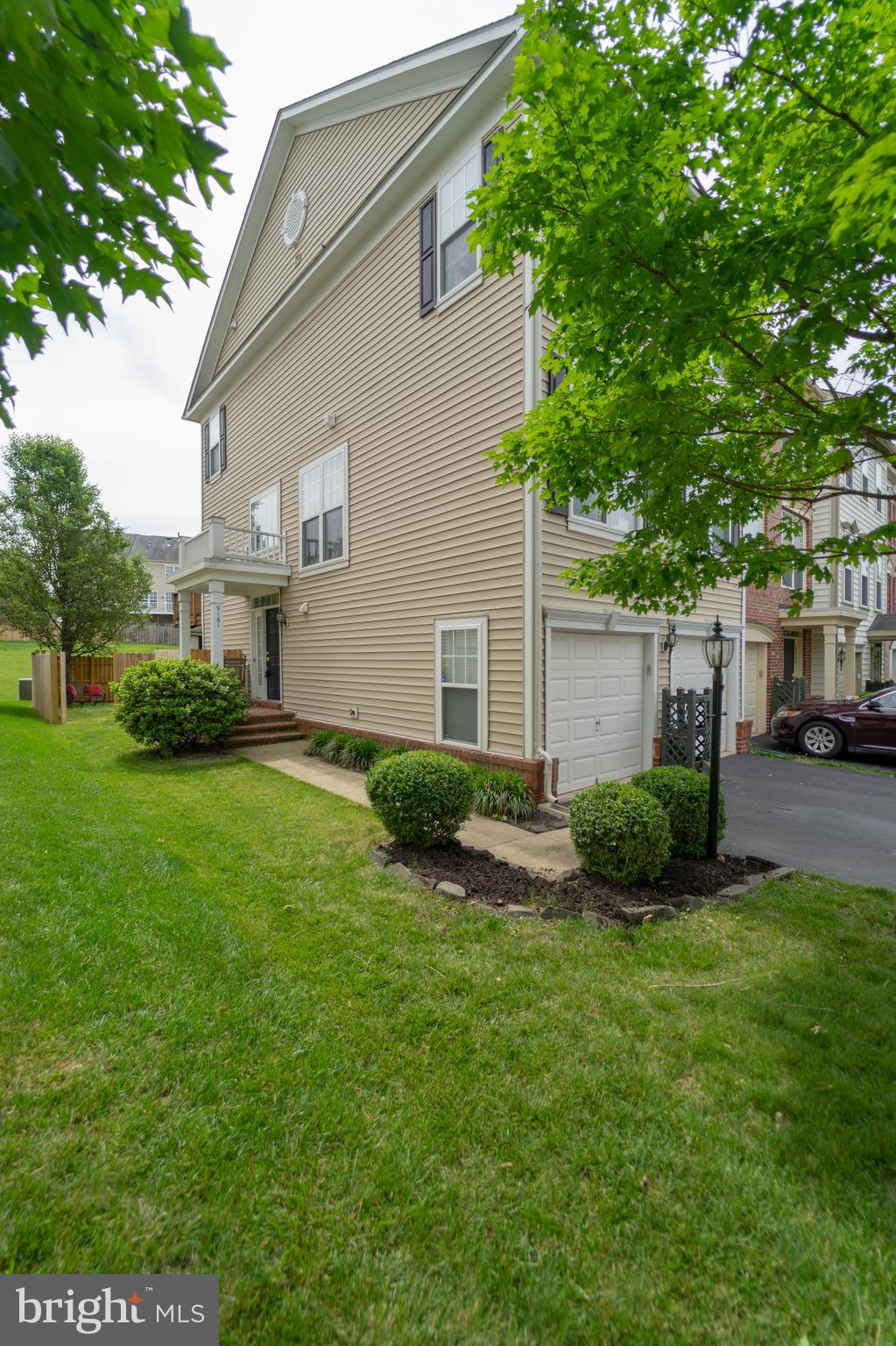 9161 Ribbon Falls Loop Bristow, VA 20136 - Photo 2 of 48 Gallery Image 2