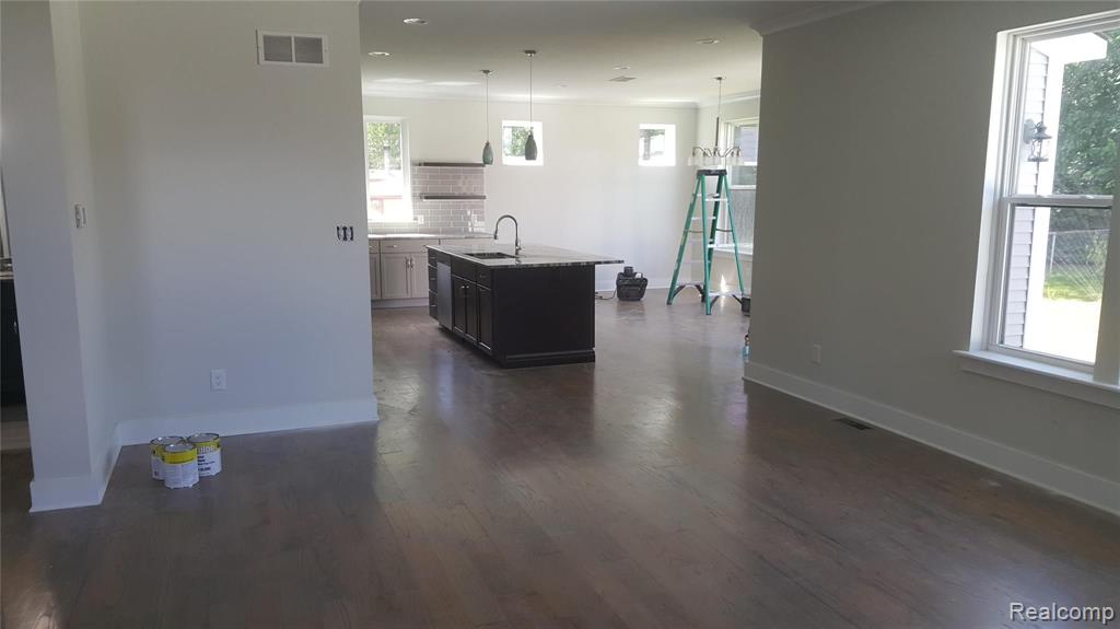 4115 Kent Road Royal Oak, MI 48073 - Photo 6 of 23