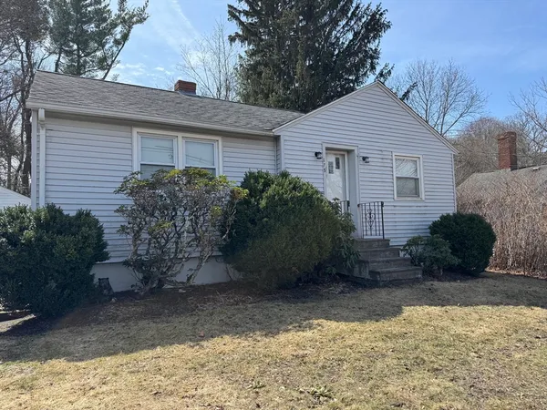 $2,200 | 173 Pleasant Street, Unit 173, Clinton, MA 01510