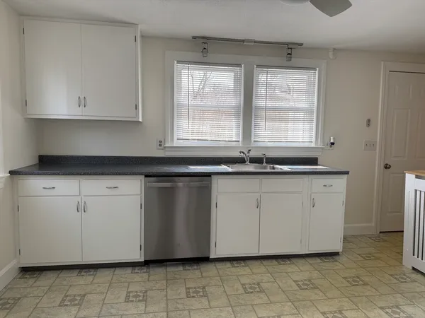 $2,200 | 173 Pleasant Street, Unit 173, Clinton, MA 01510