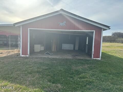 2333 Stapleton Road New Market, TN 37820 - Photo 4 of 27 a view of a house with backyard and porch