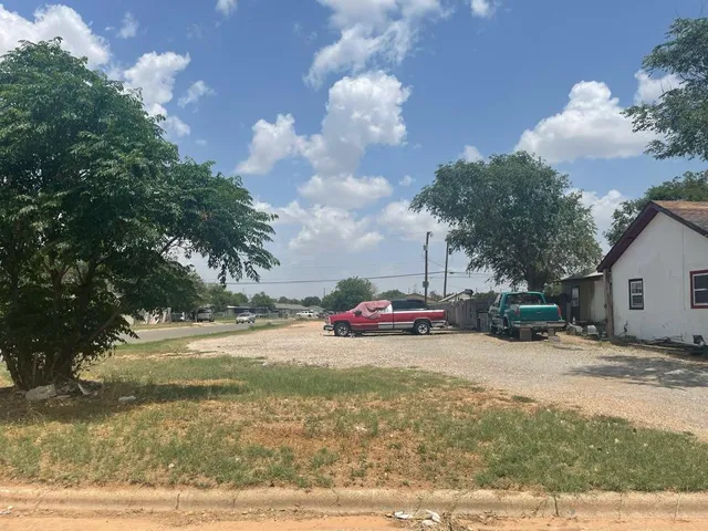 a view of a yard with car parked