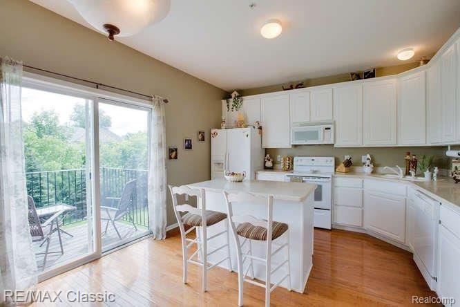467 Cherry Orchard Road, Unit 96 Canton, MI 48188 - Photo 7 of 18 KITCHEN