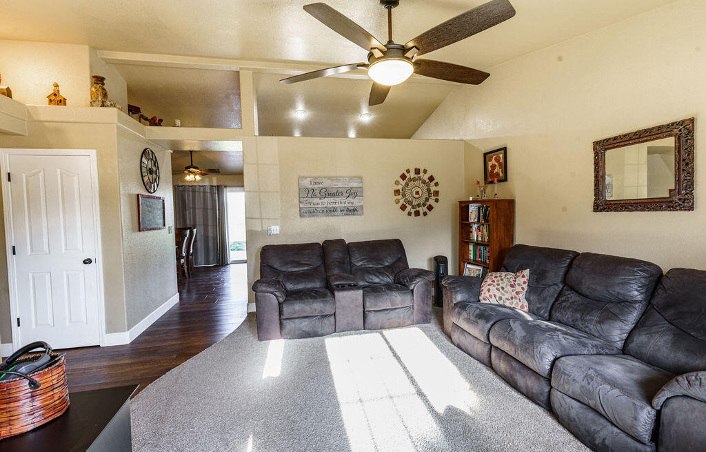 1985 Airstrip Road Redding, CA 96003 - Photo 13 of 24 Family Room...