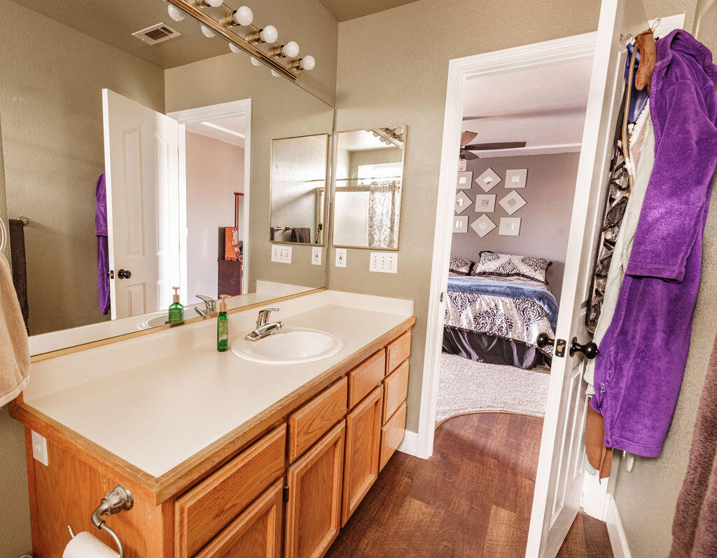 1985 Airstrip Road Redding, CA 96003 - Photo 17 of 24 Master Bathroom (#2)