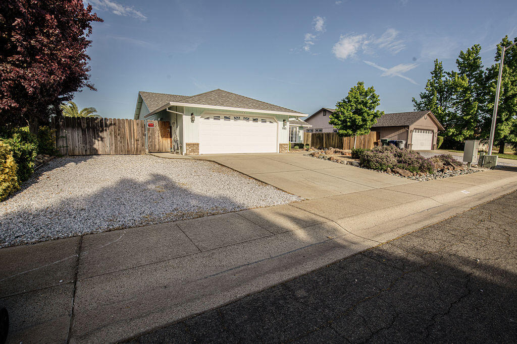 1985 Airstrip Road Redding, CA 96003 - Photo 2 of 24 Front of House.