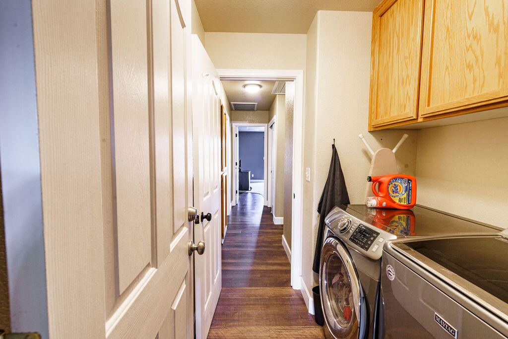 1985 Airstrip Road Redding, CA 96003 - Photo 23 of 24 Laundry Room