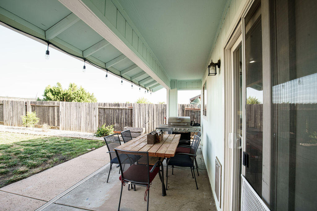 1985 Airstrip Road Redding, CA 96003 - Photo 7 of 24 Outdoor Patio