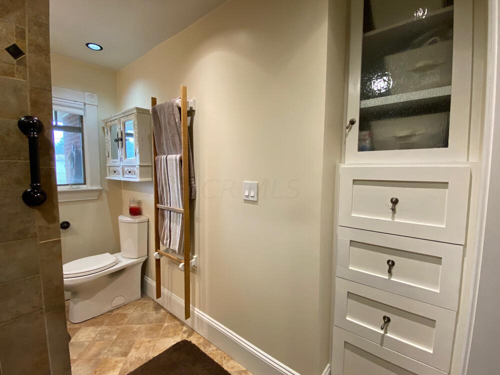 21891 Ringgold Southern Road Circleville, OH 43113 - Photo 22 of 50 Main bath built ins